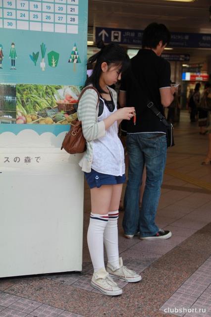 869_japan_girls_in_shorts_11.jpg